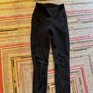 Lululemon Wunder Under ribbed size 2